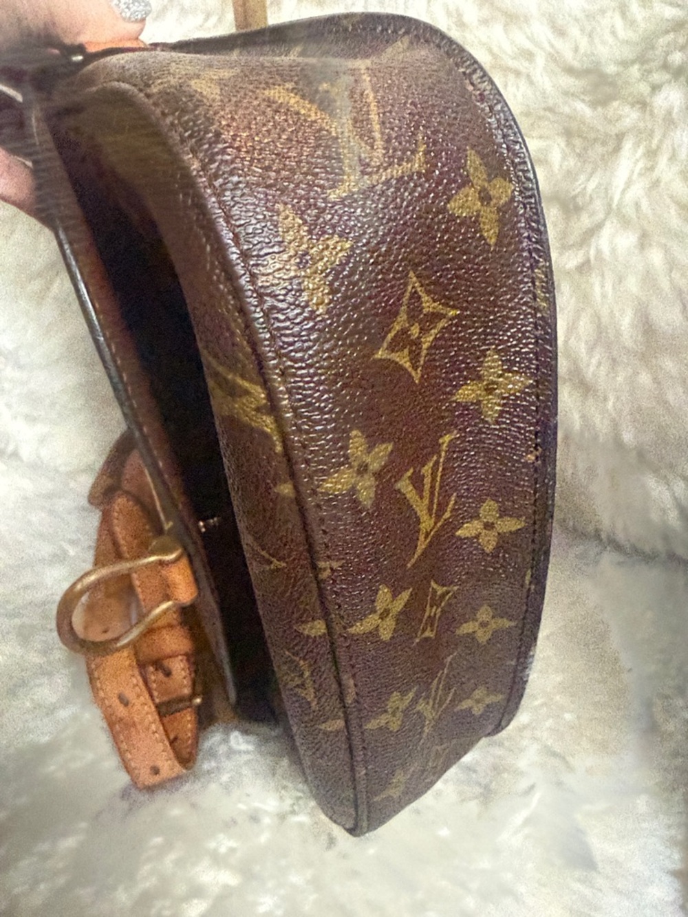 Louis Vuitton Monogram Canvas Saint Cloud Crossbody in Brown with Tan Trim - Picture 4 of 9